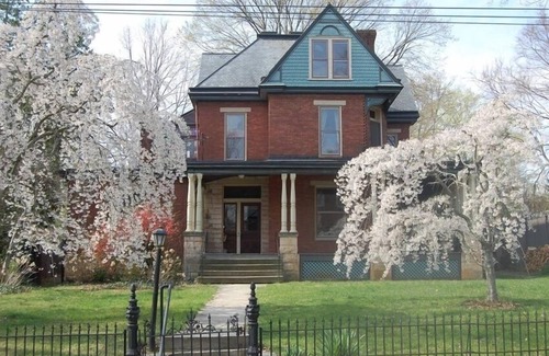 Lexington Apartamento | Precioso C. 1890 Piso con vistas al jardín en el Centro Histórico