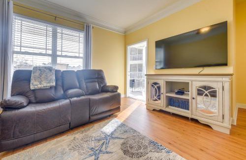 Calabash Apartamento | Lovely Calabash Condo with Balcony, 11 Mi to Beach!