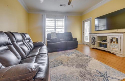 Calabash Apartamento | Lovely Calabash Condo with Balcony, 11 Mi to Beach!