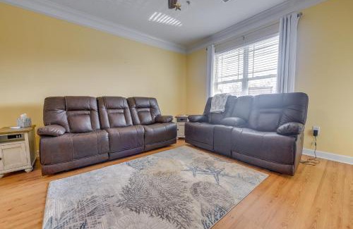 Calabash Apartamento | Lovely Calabash Condo with Balcony, 11 Mi to Beach!