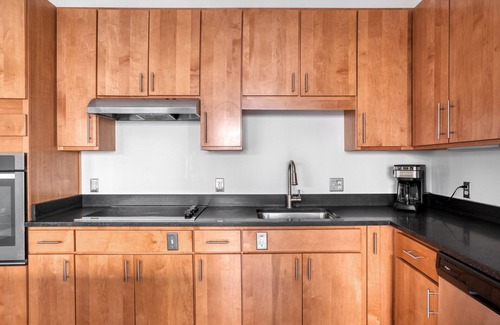 Cambridge Apartamento | Lovely Cambridge 2BR w/ Gym, Roof, near Shops + Dining, by Blueground