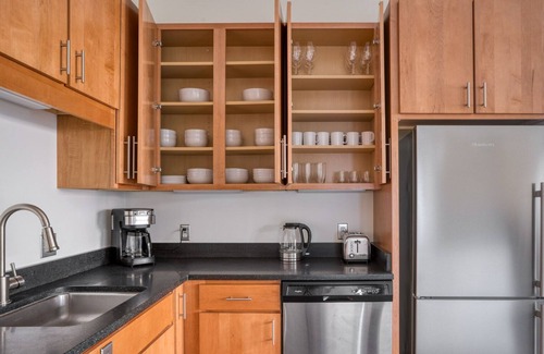 Cambridge Apartamento | Lovely Cambridge 2BR w/ Gym, Roof, near Shops + Dining, by Blueground