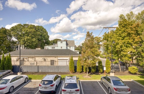 North Cambridge Apartamento | Lovely Cambridge Alewife 2BR w/ W/D & Gym, nr Davis Sq, by Blueground