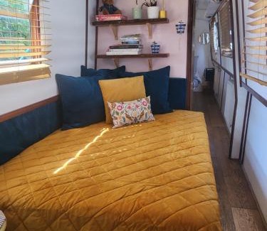 Westbourne Green Alquiler De Eote | Lovely Canal Boat in Little Venice for Family & Friends