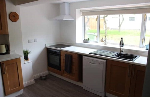 Gobowen Casa | Lovely canal-side cottage, with parking & wi-fi