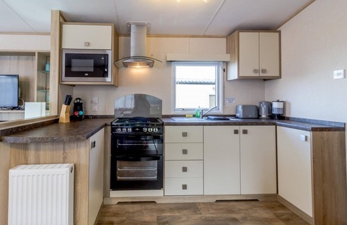 Corton Casa | Lovely caravan at Azure Seas nearby the beautiful beach ref 32038AZ