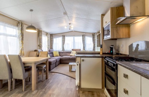 Corton Casa | Lovely caravan at Azure Seas nearby the beautiful beach ref 32038AZ