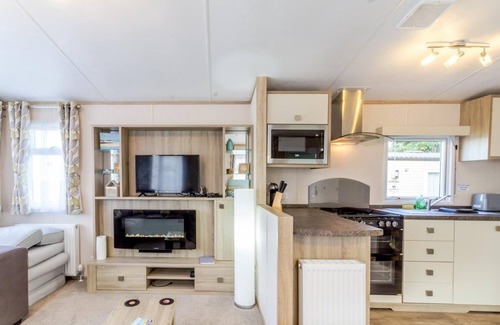 Corton Casa | Lovely caravan at Azure Seas nearby the beautiful beach ref 32038AZ