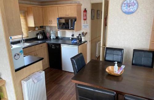 Hunstanton Otro | Lovely Caravan For Hire With Large Decking Area In Hunstanton Ref 23218K