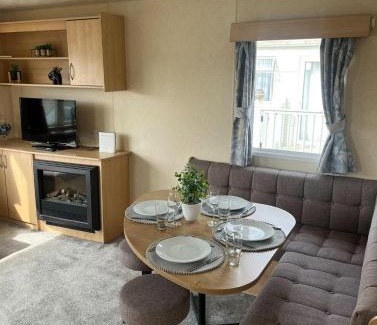 Clacton-on-Sea Casa | Lovely caravan located in an amazing holiday park