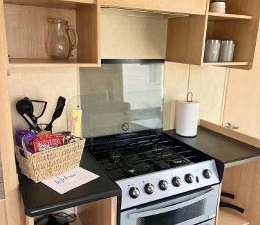 Clacton-on-Sea Casa | Lovely caravan located in an amazing holiday park