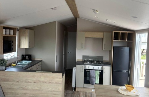 Winestead Casa | Lovely caravan with full lake views and decking in Yorkshire, ref 71010Q