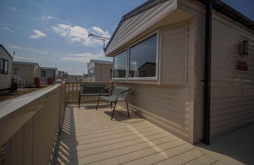 Felixstowe Otro | Lovely caravan with free WiFi and decking at Suffolk Sands Park ref 45031B