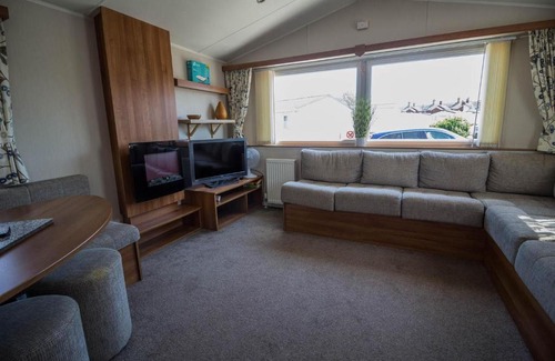 Felixstowe Otro | Lovely caravan with free WiFi and decking at Suffolk Sands Park ref 45031B