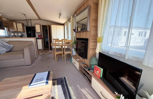 Felixstowe Casa | Lovely caravan with decking at Suffolk Sands Holiday Park ref 45017B