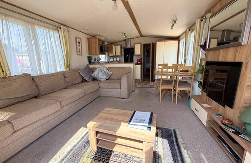 Felixstowe Casa | Lovely caravan with decking at Suffolk Sands Holiday Park ref 45017B