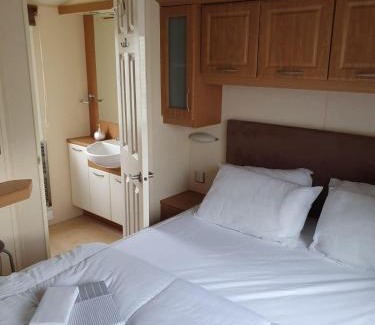 Felixstowe Otro | Lovely Caravan With Wifi & Decking At Felixstowe Beach Holiday Park Ref 55005Sw