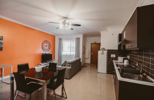 Tal-Ghoqod Apartamento | Lovely, central 2BR home, just off St Julians w/AC by 360 Estates