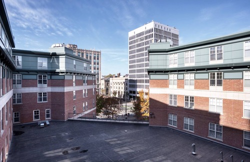 Mid-Cambridge Apartamento | Lovely Central Square 2BR w/ Gym, nr T, by Blueground