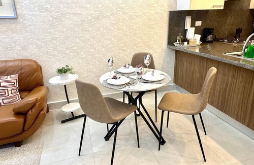 Evaristo Morales Apartamento | Beautiful, City Center 1BR Condo, King Size Bed, Full AC, Fast Wi-Fi, Pool
