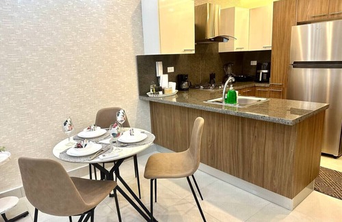 Evaristo Morales Apartamento | Beautiful, City Center 1BR Condo, King Size Bed, Full AC, Fast Wi-Fi, Pool