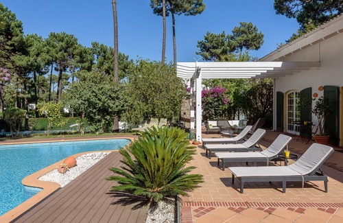 Charneca de Caparica e Sobreda Villa | Encantadora villa con encanto con calle fabulosa y vistas al lago