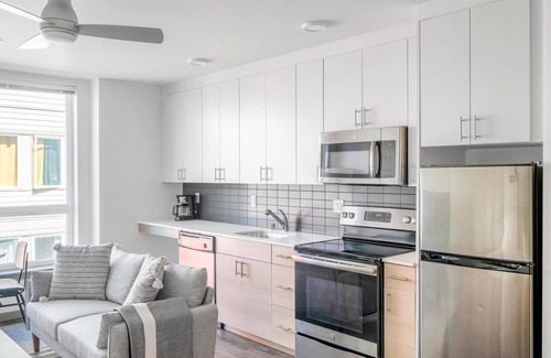 Columbia City Apartamento | Lovely Columbia City Studio w/ W/D & Gym, near Light Rail, by Blueground