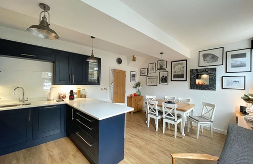 Sheffield Casa | Lovely Comfortable 3BR Property
