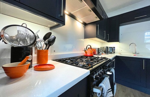 Sheffield Casa | Lovely Comfortable 3BR Property