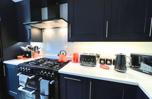 Sheffield Casa | Lovely Comfortable 3BR Property