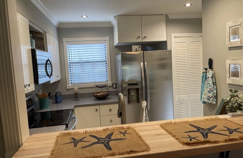 Demere Park Condominio | Lovely Condo in Gated Harbour Oaks walking distance to the Village
