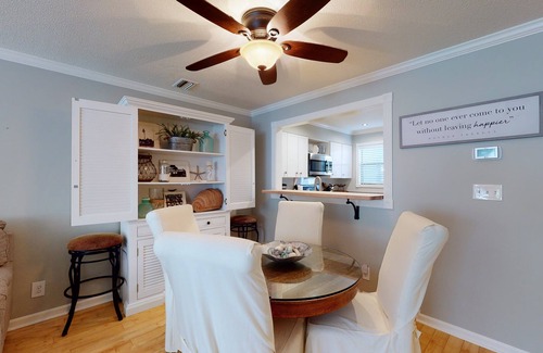 Demere Park Condominio | Lovely Condo in Gated Harbour Oaks walking distance to the Village