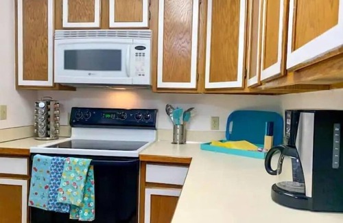 Douglas Condominio | Lovely Condo Across from Downtown w/ Mountain View