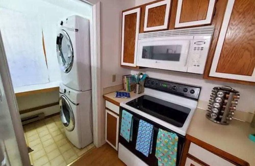 Douglas Condominio | Lovely Condo Across from Downtown w/ Mountain View