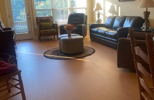 Santee Condominio | Lovely Condo w/pool, balcony, and lakeside view!