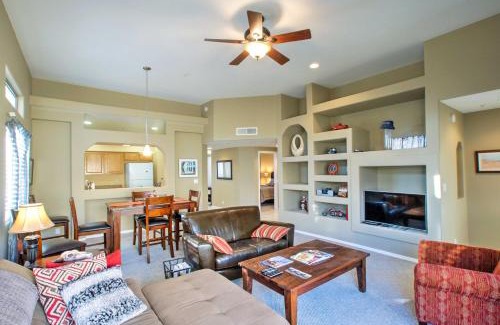 Fountain Hills Apartamento | Lovely Condo with Balcony Less Than 3 Miles to Parks and Golf!