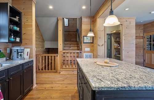 Crane Hill Casa | Lovely, convienant 4-bedroom townhome with WiFi on Smith Lake