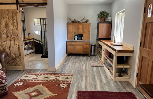 Montrose Cabaña | Lovely cottage on horse farm with petting zoo and trails