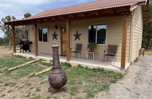 Montrose Cabaña | Lovely cottage on horse farm with petting zoo and trails