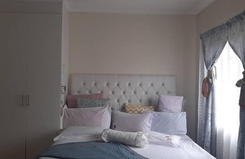 Pretoria Apartamento | Lovely & Cozy Studio Unit with Carport!