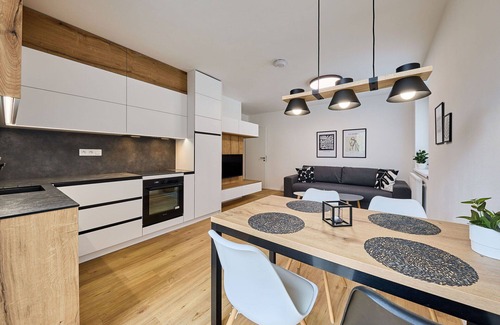 Svoboda nad Upou Apartamento | Precioso apartamento para 4 personas con terraza y aparcamiento