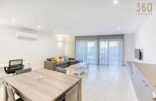Pieta Apartamento | Lovely designer 3BR Apt with Private Terrace with BBQ by 360 Estates