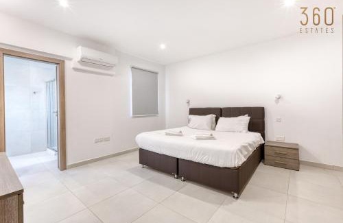 Pieta Apartamento | Lovely designer 3BR Apt with Private Terrace with BBQ by 360 Estates