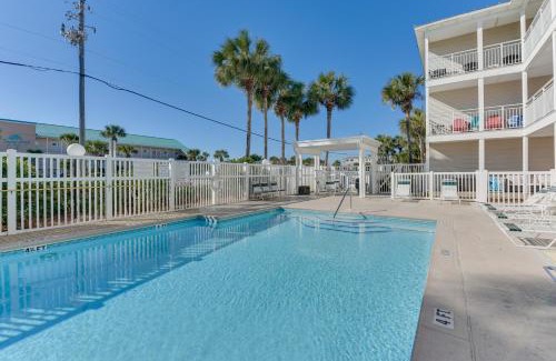 Crystal Beach Apartamento | Lovely Destin Condo with Pool Access Walk to Beach!