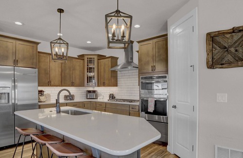 Gleneagle Casa | Lovely dog-friendly home with hot tub, fireplace, & washer/dryer