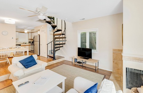 Country Club Estates Casa | Lovely dog-friendly Scarborough Village home with spiral staircase, patio & W/D