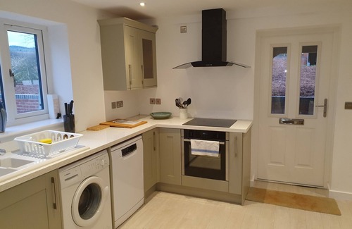 Ludwel Cabaña | Lovely dog friendly cottage 4 miles from Ludlow with feature oak glass gable.
