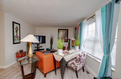 Trotwood Apartamento | Lovely Eclectic Duplex - Peaceful Neighborhood