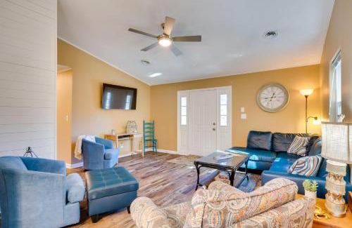 Emerald Isle Casa | Lovely Emerald Isle Home, Walk to Beach!