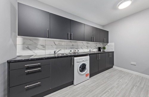 Feltham West Apartamento | Lovely Ensuite Room Feltham Heathrow London Tw13